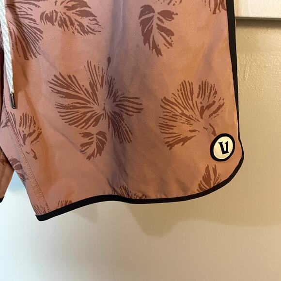 Vuori Cruise Men's Board Shorts Swim Trunks Men's Size 30 EUC - Picture 6 of 10